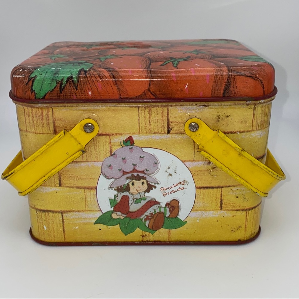 Vintage 1980 Strawberry Shortcake Metal Tin